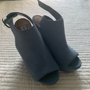 Steve Madden extinct wedges